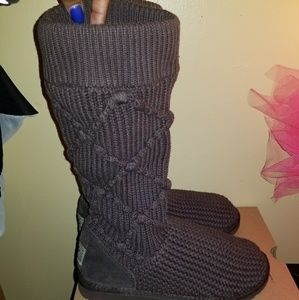 (SOLD) Chocolate sweater uggs/ NO BOX
